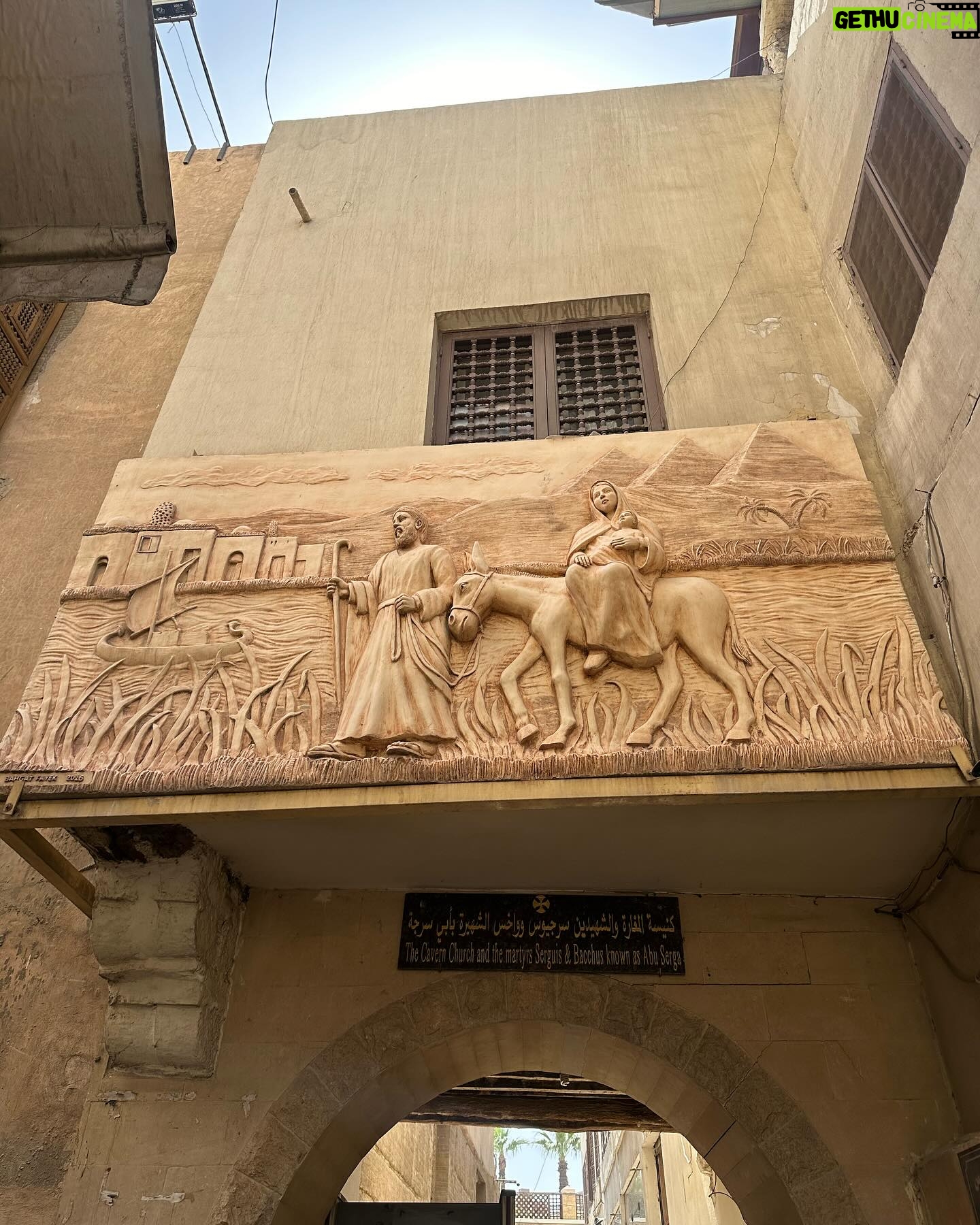 Anaïs Quadratus Instagram - J’hésitais entre les 2 premières photos, vous préférez laquelle ? 😭 Photo 3 : je me fond dans le décor Photo 4 : une synagogue en Égypte Photo 5 : l’intérieur d’une mosquée baroque Photo 6 : Joseph et Marie se sont réfugiés en Égypte 3 ans Et tout ça organisé par @toutankhaone 🌅 #egypte #égypte #lecaire #lecaireegypte *collaboration commerciale