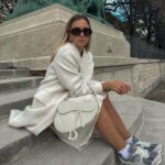 Anaïs Quadratus Instagram - Je me croirai presque dans GossipGirl, sur les escaliers 🙈 #look #whitelook #parisianstyle