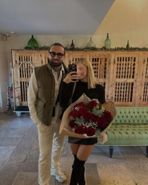 Anaïs Quadratus Instagram - Joyeux anniversaire ma vie 🥹

Notre amour, au fil des saisons, au @chateaudeberne 🏰 et tous ces merveilleux souvenirs qui se créent…

#chateaudeberne #happybirthday #anniversaire #amour *collaboration commerciale