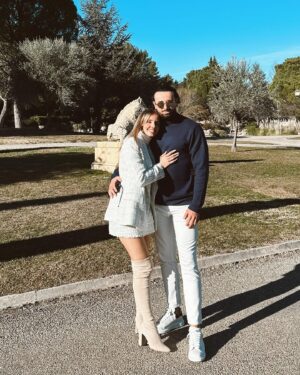 Anaïs Quadratus Instagram - Joyeux anniversaire ma vie 🥹

Notre amour, au fil des saisons, au @chateaudeberne 🏰 et tous ces merveilleux souvenirs qui se créent…

#chateaudeberne #happybirthday #anniversaire #amour *collaboration commerciale