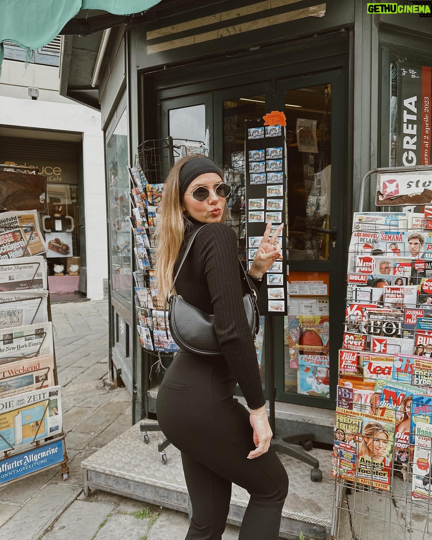 Anaïs Quadratus Instagram - 2023 avec @spartoogram 🖤 Pour vous faire plaisir, on vous offre 150€ de bon d’achats sur Spartoo 😍 Il faut : - S’abonner à mon compte et celui de @spartoogram - Taguer 2 personnes en commentaire Résultats dans 1 semaine 🍀 *Collaboration #spartoo #spartoogram