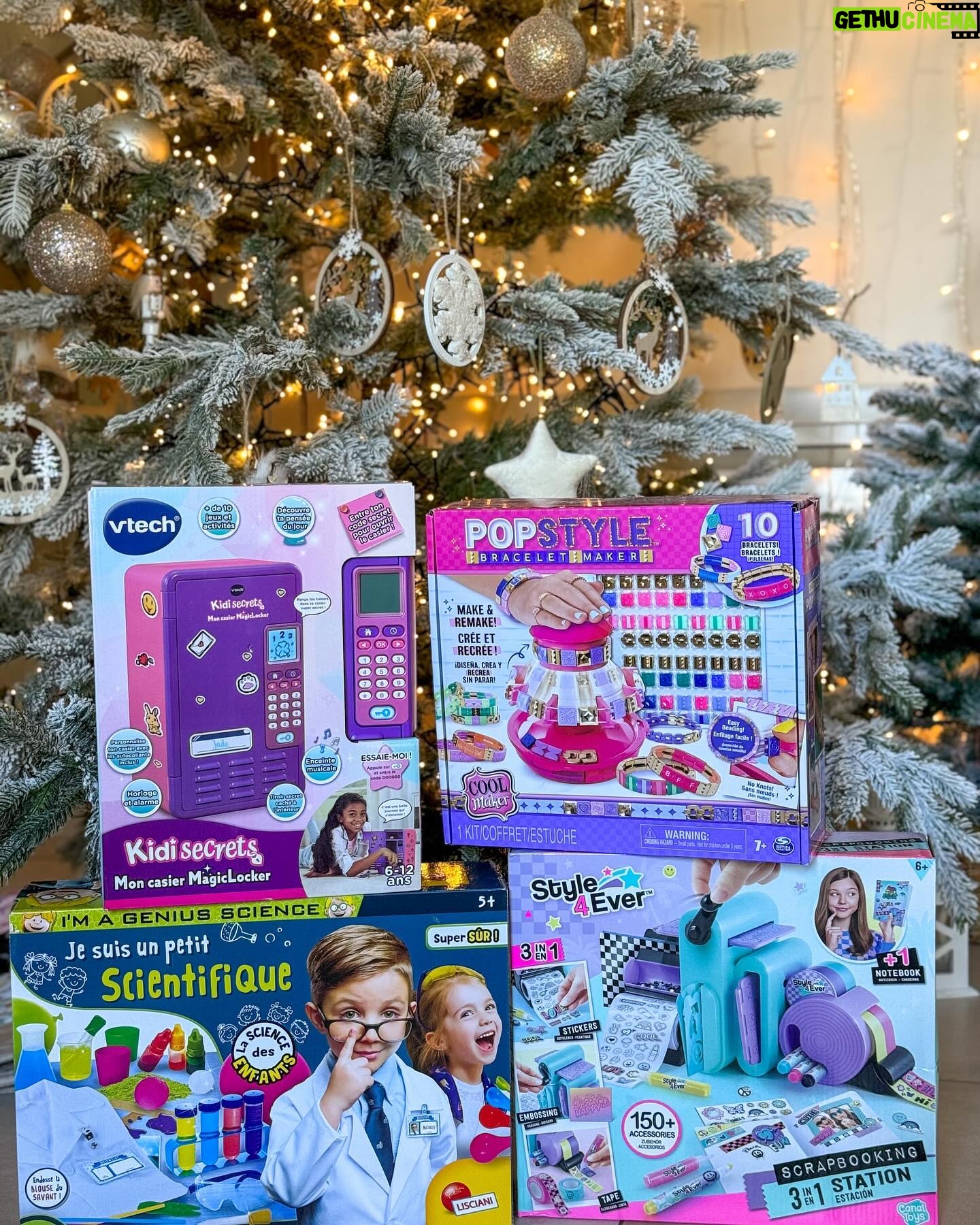 Anaïs Sanson Instagram - Big Concours✨ On vous gâte avec de très belles marques et le gagnant remportera ce très beau lot de 10 cadeaux 🎁 Le Scrapbooking, le coffret "Je suis un petit scientifique", le KidiSecrets MagicLocker, la Tonies box et sa veilleuse mouton, une robe de princesse dorée, un Miniverse Café and Diner Series 2 accompagné de la Mini Kitchen, le Bracelet Maker Popstyle, une couverture les 100Vœux, le jeu DéfiFoo et le jeu Fluffy Valley ! Pour participer; 1/liker et commenter ce post en invitant des amis 2/suivre le compte de : @gigamic_france @tonies_fr @liscianigiochi_fr @canaltoysfrance @vtech_jouets @oxybuleveiletjeux @spinmasterfrance @loki_kids @les100voeux @officialminiverse Bonne chance à tous✨ Résultats dans une semaine🎄 Bravo @happy.home.joyfamily 🤩🤩🤩 Collaboration commerciale @journeepresseetinfluence