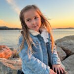 Anaïs Sanson Instagram - Nos p’tits moment le matin avec Lila🤍 Vous ne dites souvent qu’on ne doit pas s’ennuyer avec Lila, je vous le confirme 😃jamais ahaha 😂 Tout le monde devrait avoir une Lila dans sa vie😍 #family#familylife#familyfirst#reels
