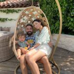 Anaïs Sanson Instagram - C’était trop tentant 😂😂😂😂😂😂 Meilleur cadeau de fête des mères 🎁 Qui veut le même cadeau??🤣🤣 #couple#couplevideos#family#happymothersday#humour