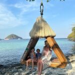 Anaïs Sanson Instagram – Partir partout avec eux🤍
On a adoré la Thaïlande,le pays,la gentillesse des gens , la culture,la nourriture,les plages… 
C’était incroyable ce voyage 🇹🇭🥰