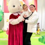 Anaïs Sanson Instagram - ✨CONCOURS DE FOLIE✨ On vous emmène avec nous au village de Noël des Sylvanian Families.✨🎅🏻 Depuis bientôt 40 ans, les Sylvanian Families se transmettent de génération en génération.Des adorables figurines toutes douces que nos enfants adorent😍Lila s’invente des aventures à n’en plus finir avec ses Sylvanian☺️ On vous gâte ,on vous fait remporter un super lot Sylvanian :LA GRANDE MAISON ÉCLAIRÉE ET SA PIÈCE SECRÈTE, LE CHÂTEAU DES SIRÈNES, LE COFFRET DE NOËL, L’ADORABLE FAMILLE RENNE et LES JUMEAUX PINGOUIN ET LEUR VOITURE ✨ Pour participer; 1/ liker et commenter ce post en invitant des amis 2/Bien suivre le compte @sylvanianfamiliesfr et le mien Résultats le 30 novembre ✨ Je vous partage mon code ANAIS 15, une offre de 15% de remise sans minimum d’achat sur leur site internet (www.sylvanianfamilies-boutique.fr), hors exclusivités et frais de livraison, non cumulable avec les offres en cours code valable jusqu’au 30 novembre✨❤️ •Bravo @aureelieluna 🎅🏻🎄 Collaboration commerciale avec @sylvanianfamiliesfr