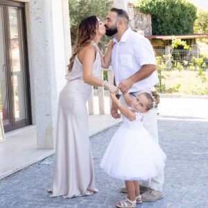 Anaïs Sanson Instagram - On a reçu les photos du baptême de Lila & Loan au Portugal 🤍 
Je vous en partage quelques unes🫶🏻
Je vous laisse swiper 😘✨

#family#familylife#familyfirst#bapteme#famille