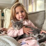 Anaïs Sanson Instagram – Bonne reprise demain à tous vos loulous🫶🏻

Ici c’était cool,Noël en famille à la montagne,plein de sorties en famille ,les 4 ans de Lila et l’arrivée de “Pipistache”😹
Bisous 🥰

#family#familylife#familyfirst