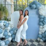Anaïs Sanson Instagram - Anniversaire surprise de ma @shanasanson.off 🩵 Et oui 18 ans ça se fête ✨ Elle a pleuré de joie 🥹🤍 -gâteau @mcgateauxmc -déco @la.belle.demoiselle -photobooth @azur__event__ ✨ Collaboration commerciale
