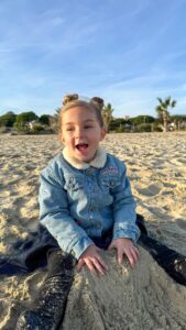 Anaïs Sanson Instagram - Je suis portugaise,bien évidemment que…😃🇵🇹 Petite dédicace à mamie Rosa ahah😂✌🏻😍 #familly#trend#portugal#reels