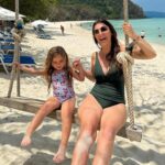 Anaïs Sanson Instagram – C’est bientôt la fin de nos vacances à Phuket🇹🇭💙
On a profité à fond avec les enfants 😍🥰

(Je vous ferais une Story permanente Thaïlande)

#family#familyfirst#vacances#thailand🇹🇭#phuket