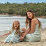 Anaïs Sanson Instagram - Photos mère fille avec ma Lila à la plage 🤍 Merci @studio_alphafilms 📷
