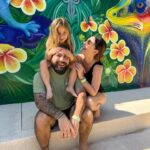 Anaïs Sanson Instagram – Petite journée hyper sympa au Blue Tree à Phuket aujourd’hui 💙(c’est un Aquapark)
On a adoré😍

Si vous avez des endroits à nous conseiller à Phuket n’hésitez pas à me dire en commentaire,merci ❤️

#family#familylife#familytravel#familylove