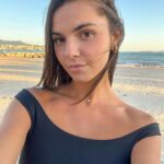 Anaïs Sanson Instagram - Ma première étoile 💫,mon premier bébé 18 ans déjà,18 ans que tu as changé ma vie,tu m’as donné le plus beau rôle de ma vie🤍 Ma fille, ma fierté, ma vie, tu es devenue une jeune femme extraordinaire .Je suis si fière de toi🫶🏻 N’oublie jamais que je serai là pour toi, toujours, je te soutiendrai, je t’aiderai et je t’encouragerai. Et je t’aimerai à jamais ma @shanasanson.off 🤍 Joyeux anniversaire✨ Maman