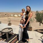 Anaïs Sanson Instagram - Superbe journée dans le désert d’Agafay☀️🤍 J’ai un coup de cœur pour Marrakech,mais ça vous le savez déjà 😁🇲🇦 Et vous vous avez déjà été à Marrakech???