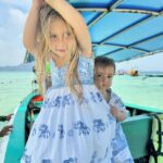 Anaïs Sanson Instagram – Retour à la réalité et des souvenirs plein la tête de notre voyage en Thaïlande 🇹🇭🤍
C’était quand même incroyable ce qu’on a vécu tous les 5😍
Des souvenirs à vie❤️🥹

Je ne sais pas si ça vous a donné envie d’y aller mais c’était génial 😍🇹🇭

#family#familyfirst#travel#thailand🇹🇭