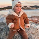 Anaïs Sanson Instagram - C’est vraiment le fils à sa mère 🤍😃 Chez vous c’est pareil???😃😅 #family#familylife#familyfirst#baby#babyboy