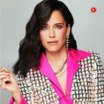 Ana Claudia Talancón Instagram - Este cierre de año viene con varios estrenos padrísimos!!! Que felicidad poder compartir con ustedes esta hermosa portada y seguir con esta temporada de estrenos y cosecha de tanta increíble energía enfocada!!! Gracias a Vanidades con todo mi corazón! 💜💕 Revista Vanidades @vanidadesmx Editor-in-chief: @cynthialeppaniemi Dirección de arte: @atomicat95 Fotografías: Germán Nájera e Iván Flores @weshootmuch Stylist: Alo Murillo @alo_murillo_ Maquillaje: Gerardo Parra @ger.parra Peinado: Ismael Padilla @izmael_padilla