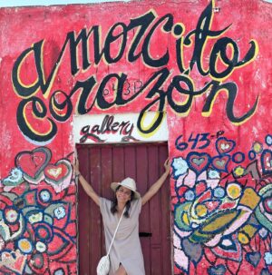 Ana Claudia Talancón Instagram - Pedro Infante tiene un lugar hermoso en Merida, fui a visitar el sitio donde dejó este mundo a bordo del avión que venía piloteando, me dio mucho gusto ver el homenaje tan lindo que le rinden a este ídolo mexicano tan querido! No se pierdan próximamente "Se llamaba Pedro Infante" por @vix #miniserie #pedroinfante #amomitrabajo #lovemyjob #serie Vestido hermoso de @lizsuarez_naturalborndreamer