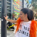 Ana Claudia Talancón Instagram - Que opinan de poner límites sanos en nuestras vidas? Ponen una coraza de “Not your business” 🤣 🛑 U optan por la comunicación? @steponfashion #fashion #mentalhealth #comunication #relationships @iconique.jewels @nyb.clothing