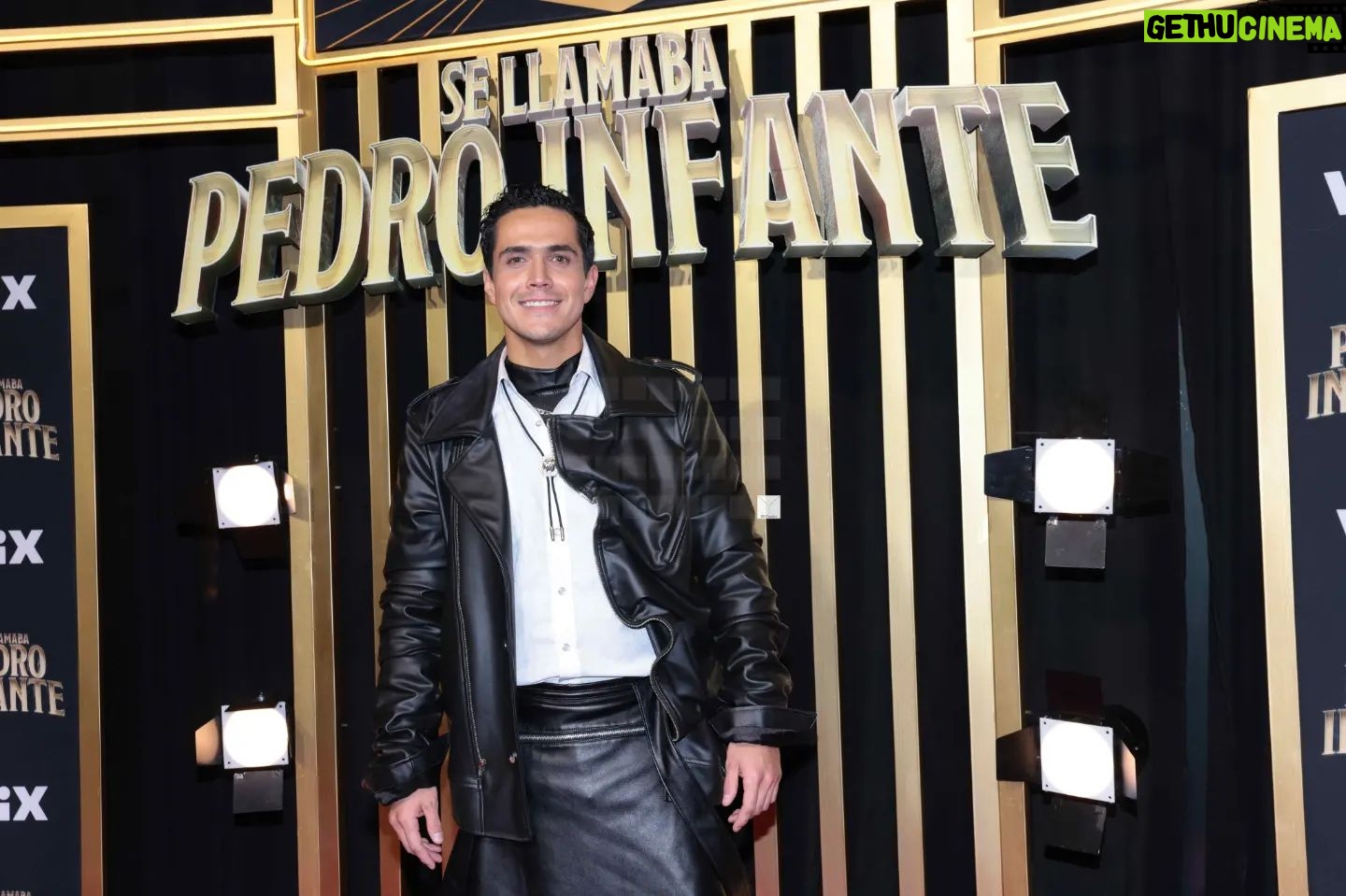 Ana Claudia Talancón Instagram - @_mariomoran interpreta a #PedroInfante y @latalancon interpreta a la esposa legítima del ídolo del cine mexicano. Conozcan la historia a través de @vix en la bioserie titulada #SeLlamabaPedroInfante Vayan a ver el regalo que les tengo en YouTube #ElCuadro Quien guste adquirir su foto, no dude en contactarme, info de contacto en mi perfil o por DM @el_cuadro_mx / @graceinterviewing #AnaClaudiaTalancon #MarioMoran