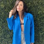 Ana Claudia Talancón Instagram - Fotuquis en Miami, de la moda la que te acomoda, o a ustedes que les parece ese dicho? El top es @marikavera Los aretes son @iconique.jewels Blazer y pantalón @nyb.clothing