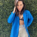 Ana Claudia Talancón Instagram - Fotuquis en Miami, de la moda la que te acomoda, o a ustedes que les parece ese dicho? El top es @marikavera Los aretes son @iconique.jewels Blazer y pantalón @nyb.clothing