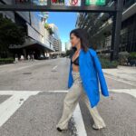 Ana Claudia Talancón Instagram - Fotuquis en Miami, de la moda la que te acomoda, o a ustedes que les parece ese dicho? El top es @marikavera Los aretes son @iconique.jewels Blazer y pantalón @nyb.clothing
