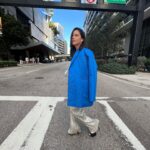 Ana Claudia Talancón Instagram - Fotuquis en Miami, de la moda la que te acomoda, o a ustedes que les parece ese dicho? El top es @marikavera Los aretes son @iconique.jewels Blazer y pantalón @nyb.clothing