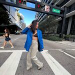Ana Claudia Talancón Instagram - Fotuquis en Miami, de la moda la que te acomoda, o a ustedes que les parece ese dicho? El top es @marikavera Los aretes son @iconique.jewels Blazer y pantalón @nyb.clothing