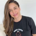 Ana Claudia Talancón Instagram - TAKE CARE y ANSER • Take Care y ANSER juntos para ayudar a niños, niñas y adolescentes con cancer. Compren su playera en https://www.greenhug.com/ @snoopygrams @snoopyinfashion @greenhugmx @anseriap #TakeCareWithSnoopy #snoopy #actitudnomerindo