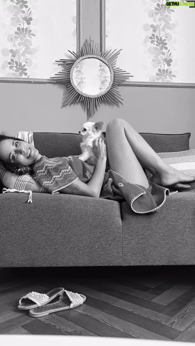 Ana Claudia Talancón Instagram - Viajando con el amor de Apolo ❤️🙏🏻😊🐶❤️