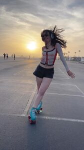 Ana Coto Instagram - lightly bruised by highly favorable conditions 📹 @jesse.balmer #patinando #rollerskating #pride #skate #oddlysatisfying #beach