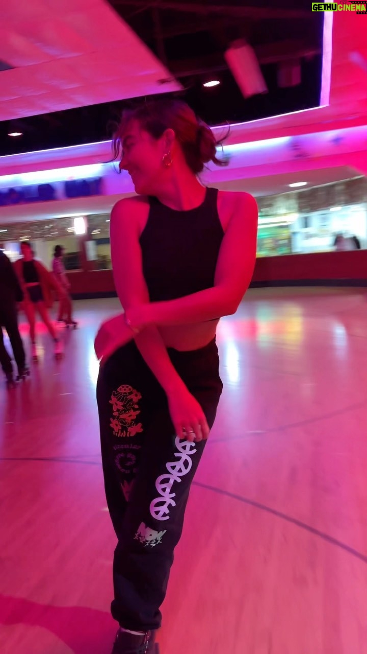 Ana Coto Instagram - Sunday Worship 📹 video by @jesse.balmer I think a lot about how to help instead of just showing off. I also think that any advice that pertains to skating also applies to life. So let’s talk skate etiquette… Though it’s customary for the faster skaters to pass on the outside lane, we still say a lil sorry if you happen to bump their arm as they’re reaching for the wall. It isn’t anyone’s fault really, so it’s not something anyone on the rink gets upset about but we know it can be scary to be the new skater. We are all here to have fun, and help each other learn… safety makes that possible. De-crim wearing some wrist guards. Try to let go of that wall, you may think she’s helping but she’s just slowing you down, babes. 💌