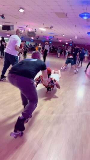 Ana Coto Instagram - When my West Coast skate fam get in wit me 
😎🛼💯🔥
via @anaocto 💕
Assist Man: @keefe_swack 💪🏼
Skate Tunnel: @neeks93 @litfitvegan & @aquariteri ❤️‍🔥

#youngrichrollerskating #doublestack #skatetricks #skateunity #westcoastskating #explorepage