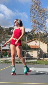 Ana Coto Instagram - Very few things make my problems not exist and even fewer of those things are legal 🙃 I read some lie somewhere about how people over thirty don’t seek out new music??? I do! Send me songs! This one isn’t a new release but it’s new to me and it immediately went on skate date playlist. Hope you like it. Fit by @ratboi Skates discount code OCTO @ online checkout @pigeonsrollerskateshop 🌹