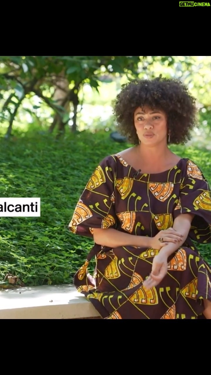 Ana Flavia Cavalcanti Instagram - Entrevista linda e super emocionante para o Balaio da @betepacheco em homenagem ao dia das mães. Falamos sobre nossas peças de teatro e os encontros entre gerações. Tá disponível no @globoplay 🎤 Tem mamy e eu 🤸🏾♂️ @zahytentehar e mamy dela 🌳 @liliacabral e sua filha Giulia tão linda e talentosa quanto a mãe! Gente, tá lindo! Vejam, fizemos com muito amor. @rafaferro2020 e suas pontes de amizade e bons encontros, obrigada amigo ♥️