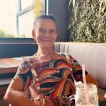 Ana Flavia Cavalcanti Instagram - Março de 24 merecia umas 50 fotos! Março de 24 foi um mês de quintas-feiras. Por aqui a vida passou de quinta em quinta-feira. Mamãe operou o coração numa quinta. Teve alta na outra. E na quinta seguinte: 7 de março estreamos Conforto no @itaucultural 🤸🏾‍♂️ Coisa linda. O mais importante foi a alta pra casa da Dona Val. Mãe e casa combinam. No mais tamo aí na luta das micro empresárias brasileiras. @petrobras somos muitas e trabalhamos demais pela cultura desse país. Estamos aqui, presente. Todo meu amor e respeito as micro empreendedoras INDIVIDUAIS, vulgo MEIs. Um salve também pras primas ricas da cidade EIRELIs e EPPs. “ eu pedi amor e me trouxeram dobrada a moda do Porto, fria. não é prato que se possa comer frio, mas veio frio. estava frio”.