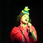 Ana Flavia Cavalcanti Instagram - O que é conforto? Através de experiências pessoais de quando acompanhava a mãe como diarista, a atriz e performer Ana Flavia Cavalcanti (@anaflaviacavalcanti) apresenta o espetáculo "Conforto" em nosso Espaço Cênico. Além das memórias pessoais, "Conforto" traz referências da cultura pop e apresenta uma crítica contundente à fome que assolou o país nos anos noventa e que persiste até os dias de hoje. ⏰ O espetáculo fica em cartaz até o dia 10/11. Saiba mais e garanta o seu ingresso em sescsp.org.br/pompeia. 📸 @comfas
