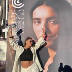 Ana Flavia Cavalcanti Instagram - Cerimônia de premiação da @semaine_de_la_critique no hotel Miramar em Cannes. Nossa equipe toda reunida para celebrar o prêmio de ator revelação para Ricardo Teodoro. Quero aproveitar para deixar muitos beijos e muitas palmas para @_joaomariano nosso eterno e doce Baby. Sinto que nasci para a Croisette! N’est-ce pas ? Calça e camisa @flaviaaranha Top @iarawisnik_ Brincos, colar e bracelete @lauracangussubrand Sandálias e bolsa @laiashoes de @lialaia Óculos @evoke (@indexconectada) Edição de moda @larissalucchese Produção de moda @leilapigatto Tranças da rainha @lu_safro ♥️
