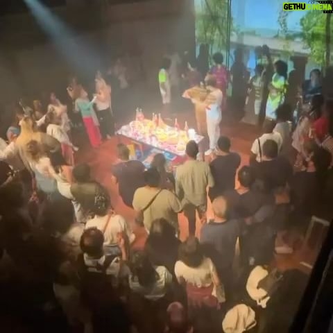 Ana Flavia Cavalcanti Instagram - Um brinde ao Conforto. Que temporada mais linda linda linda. Eu te amo. Eu vou comprar um celular só pra te ligar. Uma coisa é uma coisa. Outra coisa é outra coisa. Fui tratar um serviço com uma patroa. Je suis venu à paris pour visiter ma fille. Filha, levanta. Cê com a mãe hoje. Cê vai com a mãe é pra ficar pedindo as coisas.