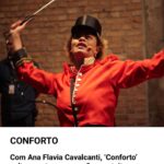 Ana Flavia Cavalcanti Instagram - O que é conforto pra você? Conforto pra mim é estrear no @itaucultural essa peça coração com minha mãe @val.cavalcanti.988 ao meu lado. Hoje as 20h. Sexta e sábado as 20h. Domingo as 19h. Temporada curtinha de 7 a 10/3. “Cheiro de gente rica é lavanderia de apartamento grande no bairro dos jardins. A roupa é lavada com amaciante Confort e seca em área de serviço com pouco sol”. Assessoria @rafaferro2020 💕🎤
