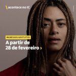 Ana Flavia Cavalcanti Instagram - Repost from @itaucultural • REALIDADE VIRTUAL 🤝 TEATRO. Preparados? Vamos receber o espetáculo “Conforto” – uma busca por aconchego e boa morada a partir das memórias da primeira infância –, com a @anaflaviacavalcanti (uma honra!); e a estreia internacional de “Deeper” – uma experiência imersiva de @janainafontesleite que une arte e realidade virtual para explorar e questionar o corpo e a consciência em situações-limite. Anote aí! 📲 Os ingressos para “Conforto” estão disponíveis para reserva pela plataforma Inti (link na bio!). Já para “Deeper”, a distribuição acontece direto na bilheteria, uma hora antes de cada sessão. 👉 A experiência imersiva faz uso de óculos de realidade virtual. Certifique-se de que você não tem nenhuma restrição quanto ao uso desse dispositivo. Imagens: 1 e 4. Jorge Bispo; 2 e 3. Rodrigo Salles #DescriçãodasImagens: Carrossel com quatro imagens. Na primeira e na quarta, fotografias de Ana Flavia Cavalcanti; na segunda e na terceira, fotografias de uma mulher usando uma camiseta preta e óculos brancos de realidade virtual. As três últimas imagens contêm informações sobre a programação.