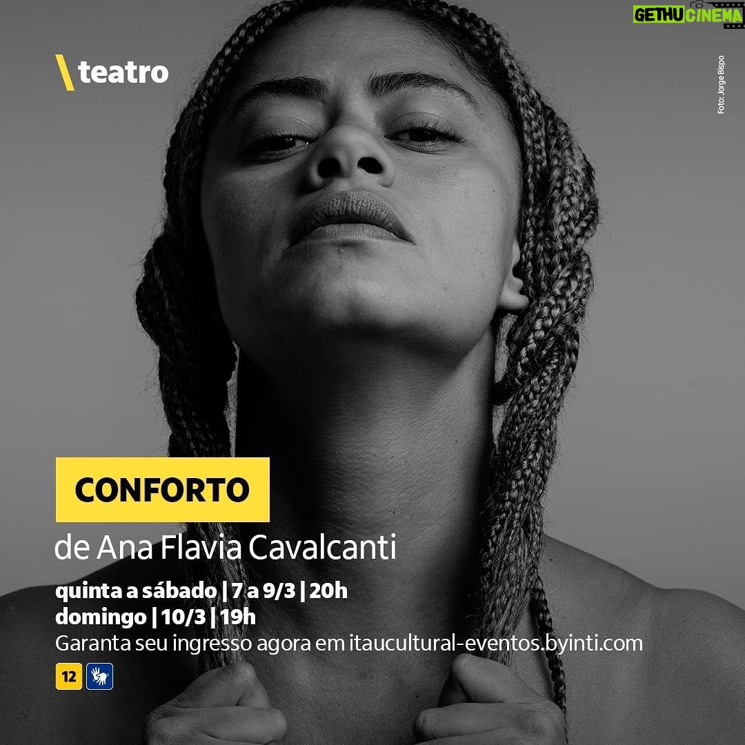 Ana Flavia Cavalcanti Instagram - Repost from @itaucultural • REALIDADE VIRTUAL 🤝 TEATRO. Preparados? Vamos receber o espetáculo “Conforto” – uma busca por aconchego e boa morada a partir das memórias da primeira infância –, com a @anaflaviacavalcanti (uma honra!); e a estreia internacional de “Deeper” – uma experiência imersiva de @janainafontesleite que une arte e realidade virtual para explorar e questionar o corpo e a consciência em situações-limite. Anote aí! 📲 Os ingressos para “Conforto” estão disponíveis para reserva pela plataforma Inti (link na bio!). Já para “Deeper”, a distribuição acontece direto na bilheteria, uma hora antes de cada sessão. 👉 A experiência imersiva faz uso de óculos de realidade virtual. Certifique-se de que você não tem nenhuma restrição quanto ao uso desse dispositivo. Imagens: 1 e 4. Jorge Bispo; 2 e 3. Rodrigo Salles #DescriçãodasImagens: Carrossel com quatro imagens. Na primeira e na quarta, fotografias de Ana Flavia Cavalcanti; na segunda e na terceira, fotografias de uma mulher usando uma camiseta preta e óculos brancos de realidade virtual. As três últimas imagens contêm informações sobre a programação.