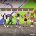 Ana Flavia Cavalcanti Instagram - Mais uma série pra @disneyplusbr ! Hoje começamos as filmagens de PASSINHO coisa mais linda essa história. Direção de @jessicanqueiroz e @martonolympio com e a poderosa @thais_morresi como produtora executiva assistente. Adorando nosso primeiro encontro @boutiquefilmes @oliveiraa.giulie que delícia ser sua mamy! Mete dança, filha.