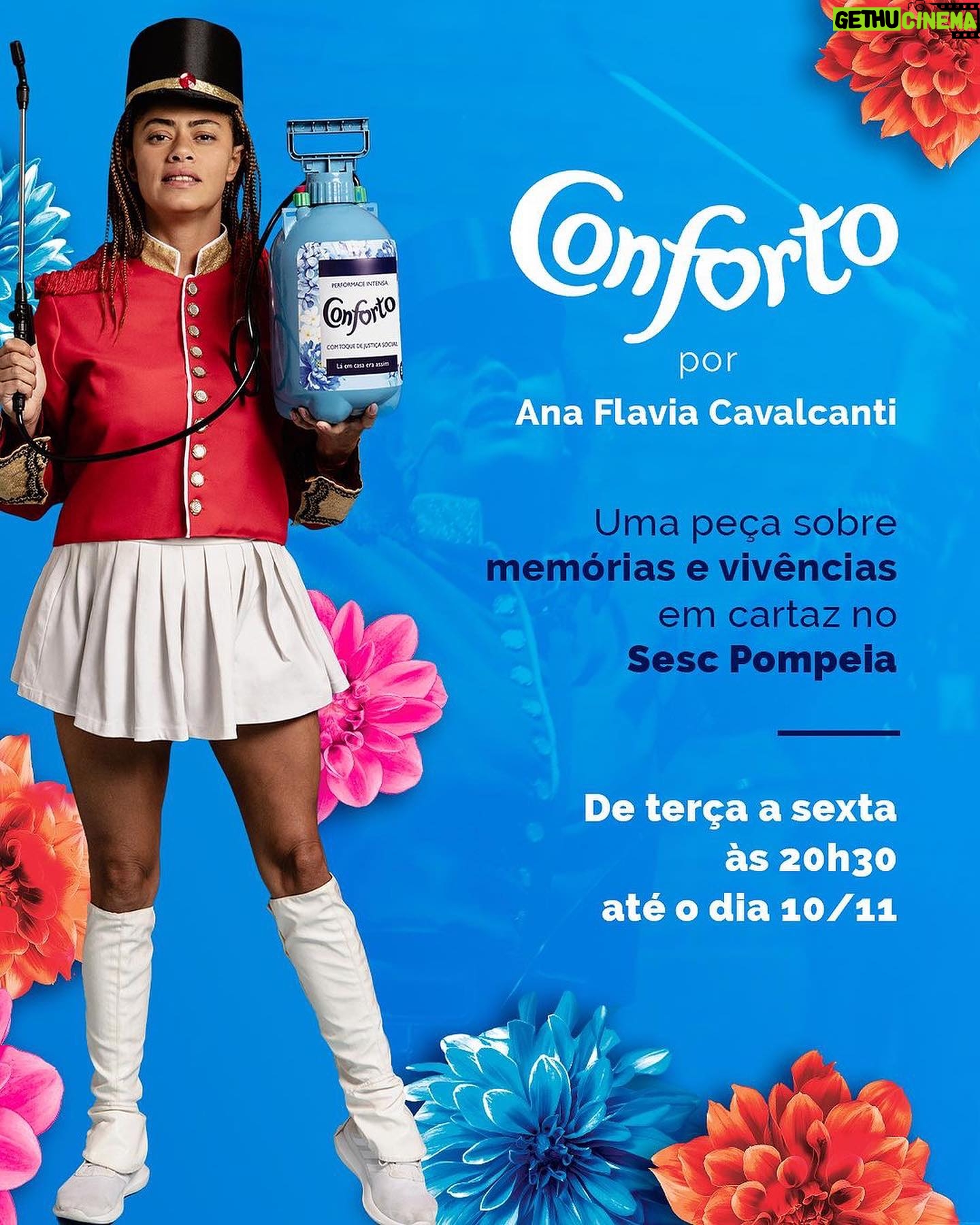 Ana Flavia Cavalcanti Instagram - Repost from @comfortbrasil • Tem novidade imperdível em cartaz: "Conforto", apresentada pela atriz @anaflaviacavalcanti. O espetáculo costura memórias da infância com sua trajetória profissional, trazendo o perfume de Comfort como um dos protagonistas dessa história. A peça está no Sesc Pompeia até o dia 10/11, de terça a sexta, sempre às 20h30. Vale a pena conferir!