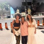 Ana Flavia Cavalcanti Instagram - Março de 24 merecia umas 50 fotos! Março de 24 foi um mês de quintas-feiras. Por aqui a vida passou de quinta em quinta-feira. Mamãe operou o coração numa quinta. Teve alta na outra. E na quinta seguinte: 7 de março estreamos Conforto no @itaucultural 🤸🏾‍♂️ Coisa linda. O mais importante foi a alta pra casa da Dona Val. Mãe e casa combinam. No mais tamo aí na luta das micro empresárias brasileiras. @petrobras somos muitas e trabalhamos demais pela cultura desse país. Estamos aqui, presente. Todo meu amor e respeito as micro empreendedoras INDIVIDUAIS, vulgo MEIs. Um salve também pras primas ricas da cidade EIRELIs e EPPs. “ eu pedi amor e me trouxeram dobrada a moda do Porto, fria. não é prato que se possa comer frio, mas veio frio. estava frio”.