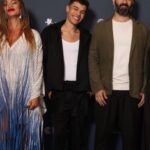 Ana Flavia Cavalcanti Instagram - Me despedindo desse festival poderoso. Baby é um filme muito potente mexeu comigo profundamente, me vi aos 14 saindo de casa, me vi aos 16 perdendo um salto na blue Space, me vi aos 18 morando sozinha num quarto de uma pensão no Brás, me vi aos 20 casando com uma mulher 20 anos mais velha, me vi aos 26 entrando no curso de teatro, me vi aos 30 comemorando aniversário no árabe de Copacabana, me vi aos 35 fazendo Malhação e me vi agora aos 41 na sala de um cinema no @festivaldecannes vendo um filme que acontece como um espelho para muitos e que para nós, corpos LGBTQIAPN chega a ser um portal. Parabéns @marcelobcaetano e toda equipe de Baby e todas as artistas brasileiras que estão e não estão em Cannes fazendo cinema, amor e bebendo cerveja. Vestido @zapartamento03 de @luiz_ap03 Brincos @carlospenna.design para @apartamento03 Sandálias @animalebrasil (@indexconectada) Óculos @evoke (@indexconectada) Edição de moda @larissalucchese Produção de moda @leilapigatto Tranças da rainha @lu_safro ♥️