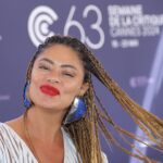 Ana Flavia Cavalcanti Instagram - Me despedindo desse festival poderoso. Baby é um filme muito potente mexeu comigo profundamente, me vi aos 14 saindo de casa, me vi aos 16 perdendo um salto na blue Space, me vi aos 18 morando sozinha num quarto de uma pensão no Brás, me vi aos 20 casando com uma mulher 20 anos mais velha, me vi aos 26 entrando no curso de teatro, me vi aos 30 comemorando aniversário no árabe de Copacabana, me vi aos 35 fazendo Malhação e me vi agora aos 41 na sala de um cinema no @festivaldecannes vendo um filme que acontece como um espelho para muitos e que para nós, corpos LGBTQIAPN chega a ser um portal. Parabéns @marcelobcaetano e toda equipe de Baby e todas as artistas brasileiras que estão e não estão em Cannes fazendo cinema, amor e bebendo cerveja. Vestido @zapartamento03 de @luiz_ap03 Brincos @carlospenna.design para @apartamento03 Sandálias @animalebrasil (@indexconectada) Óculos @evoke (@indexconectada) Edição de moda @larissalucchese Produção de moda @leilapigatto Tranças da rainha @lu_safro ♥️