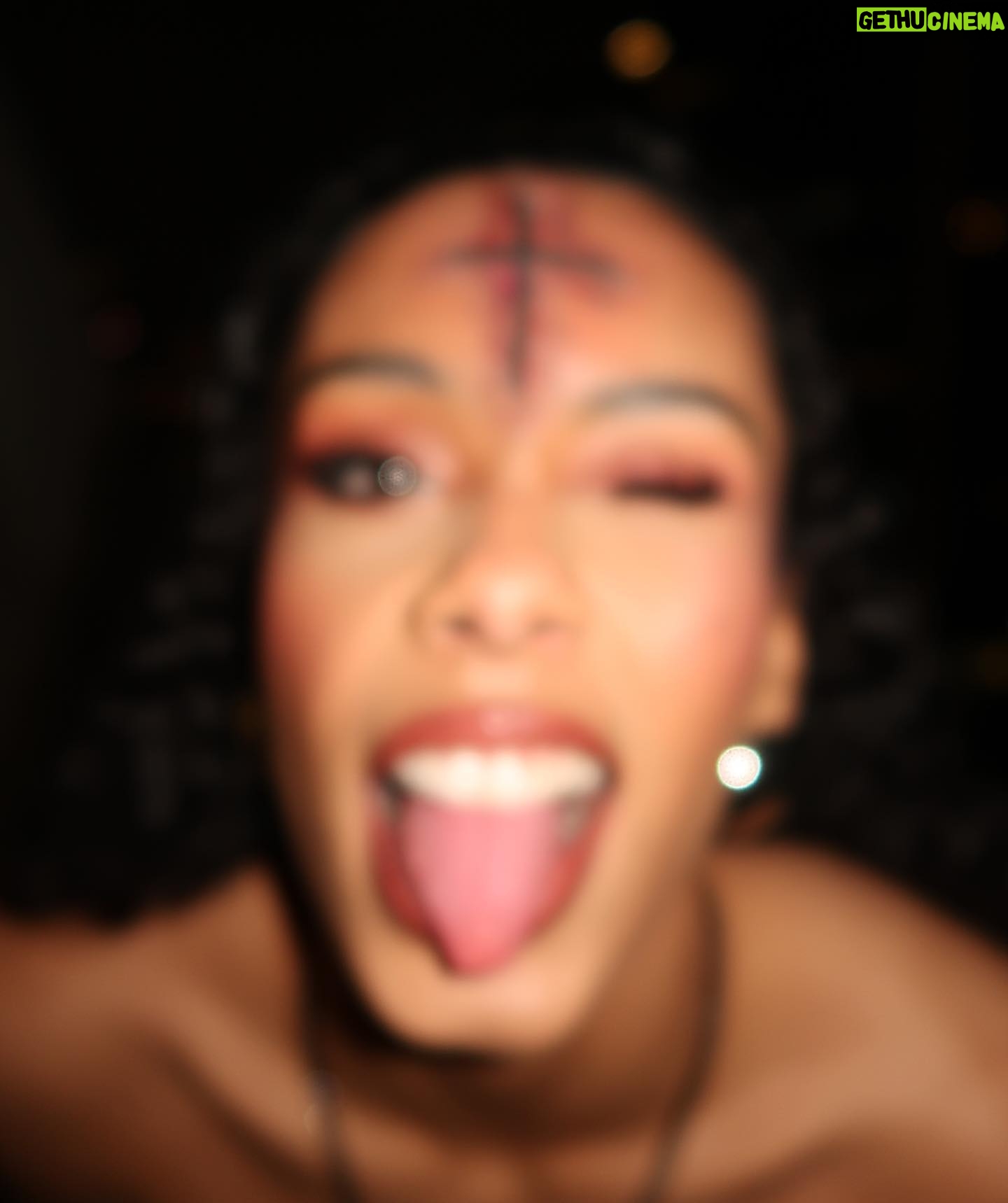 Ana Giulia Zortea Instagram - no costume no problem, I’ll improvise with makeup! sem fantasia, mas a maquiagem sempre me salva!